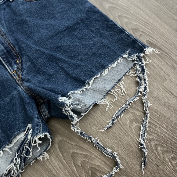 BRAND NEW LEVI SHORTS - Picture 10 of 15